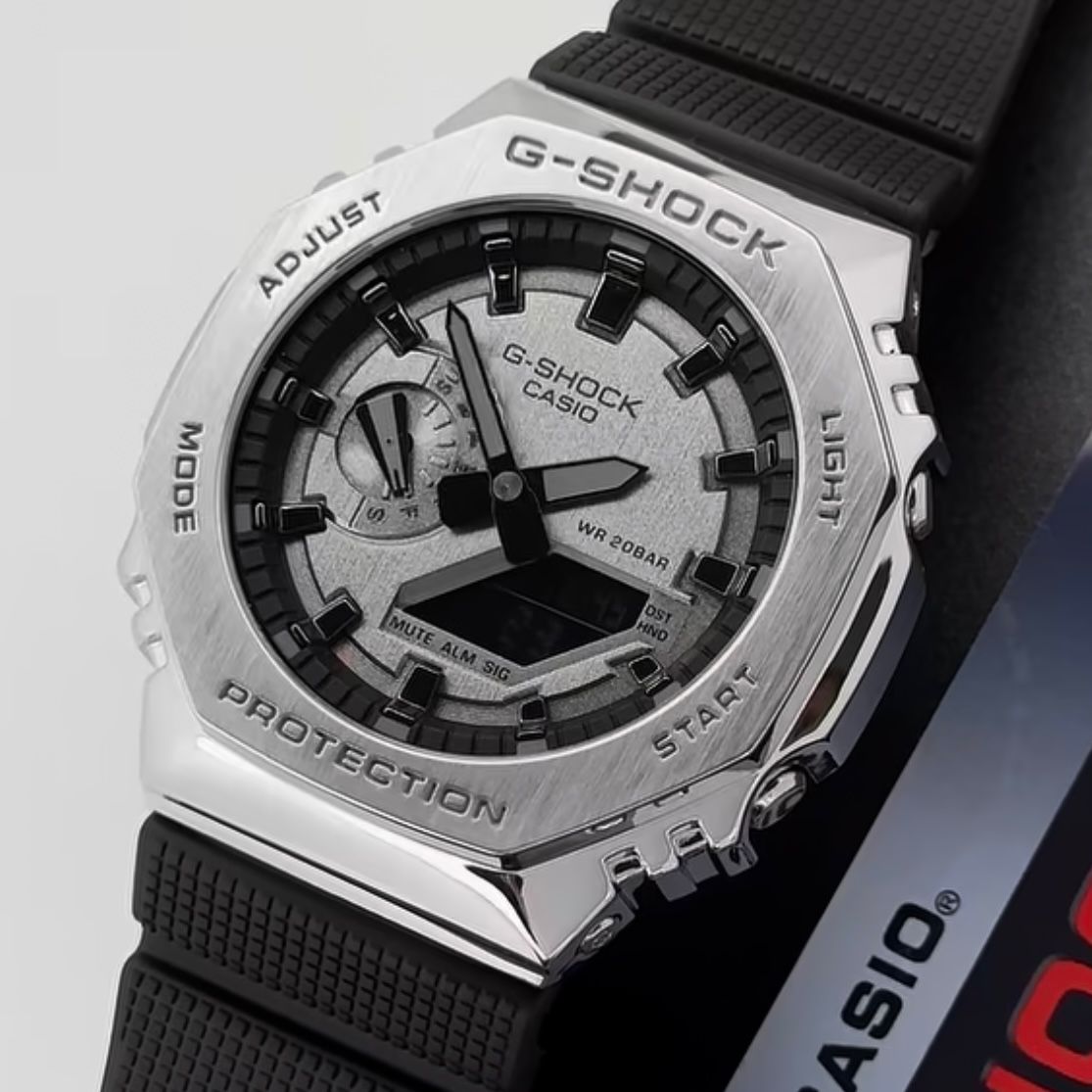 G-SHOCK : GM-WORKING WITH AUTO-LIGHT